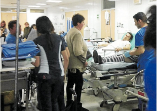 Pacientes en Camillas Hospital San José