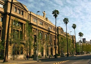 frontis-alameda-casa-central-universidad-catolica-de-chile-puc