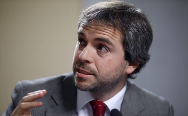 06 de Julio de 2015/SANTIAGO El Director Ejecutivo de la Fundacin AVANZA, Gonzalo Blumel durante la Comisin de Educacin que continua con el trmite de audiencias pblicas para el estudio del proyecto de ley que crea el Sistema de Desarrollo Profesional Docente. FOTO: PABLO VERA LISPERGUER/AGENCIAUNO