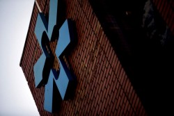 A_UNO_786941-900x600